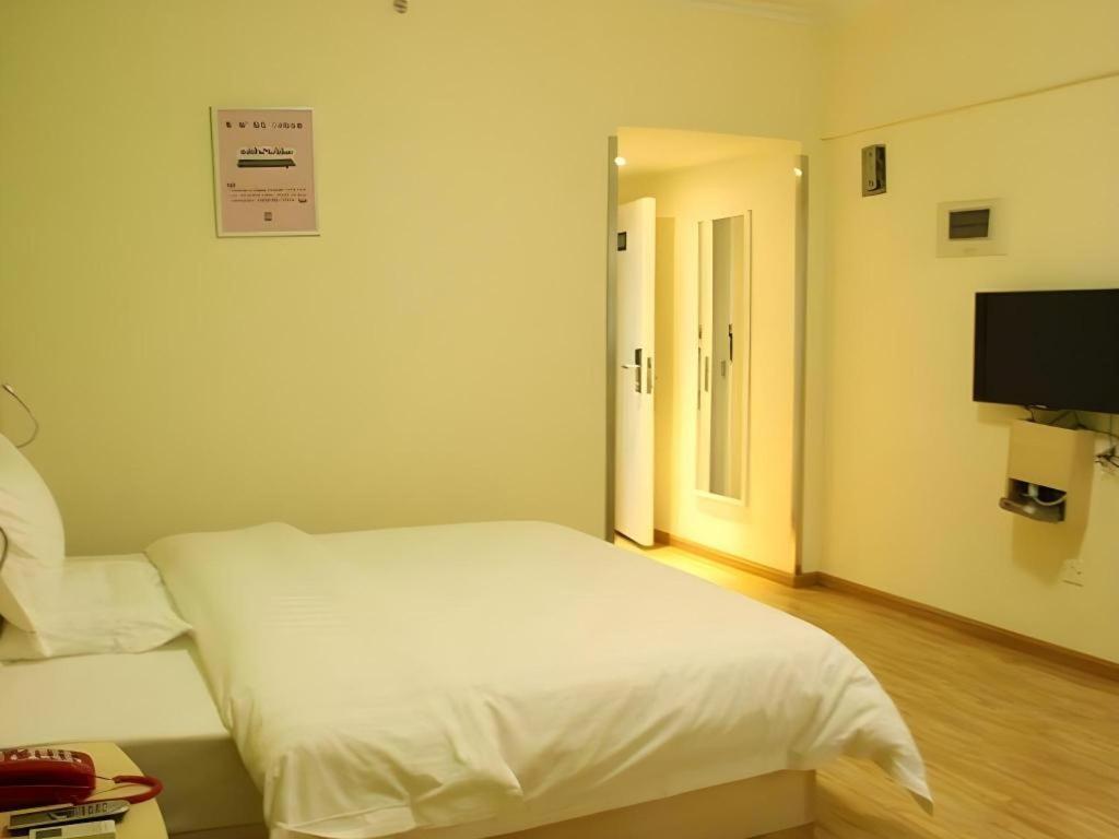 7 Days Inn Chengdu Sichuan University South Railway Station Bagian luar foto
