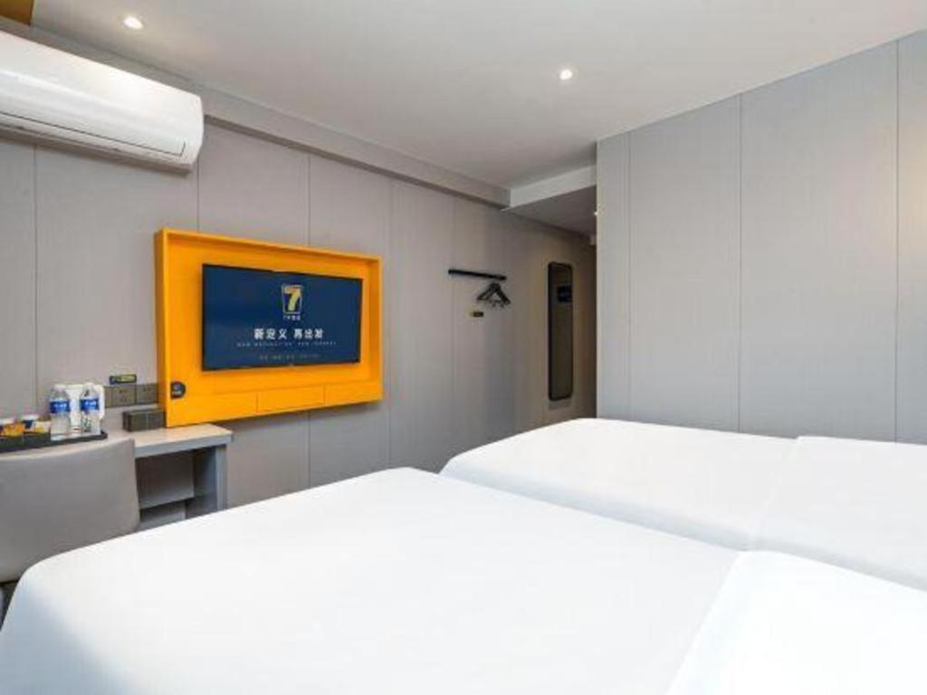 7 Days Inn Chengdu Sichuan University South Railway Station Bagian luar foto