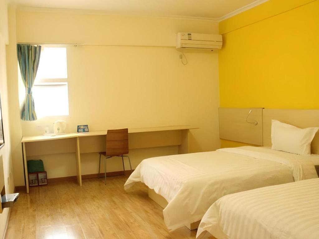 7 Days Inn Chengdu Sichuan University South Railway Station Bagian luar foto
