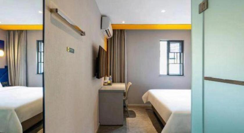 7 Days Inn Chengdu Sichuan University South Railway Station Bagian luar foto