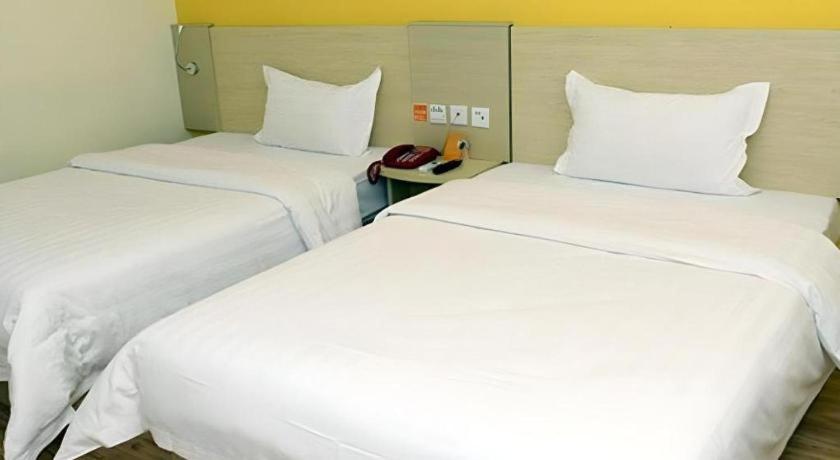 7 Days Inn Chengdu Sichuan University South Railway Station Bagian luar foto