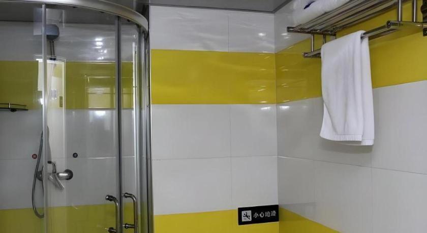 7 Days Inn Chengdu Sichuan University South Railway Station Bagian luar foto