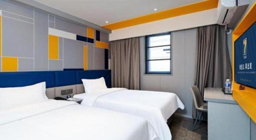 7 Days Inn Chengdu Sichuan University South Railway Station Bagian luar foto