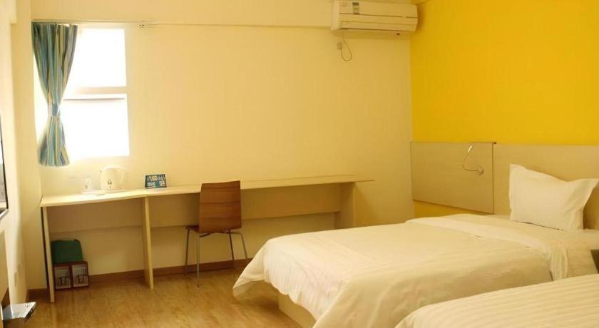 7 Days Inn Chengdu Sichuan University South Railway Station Bagian luar foto