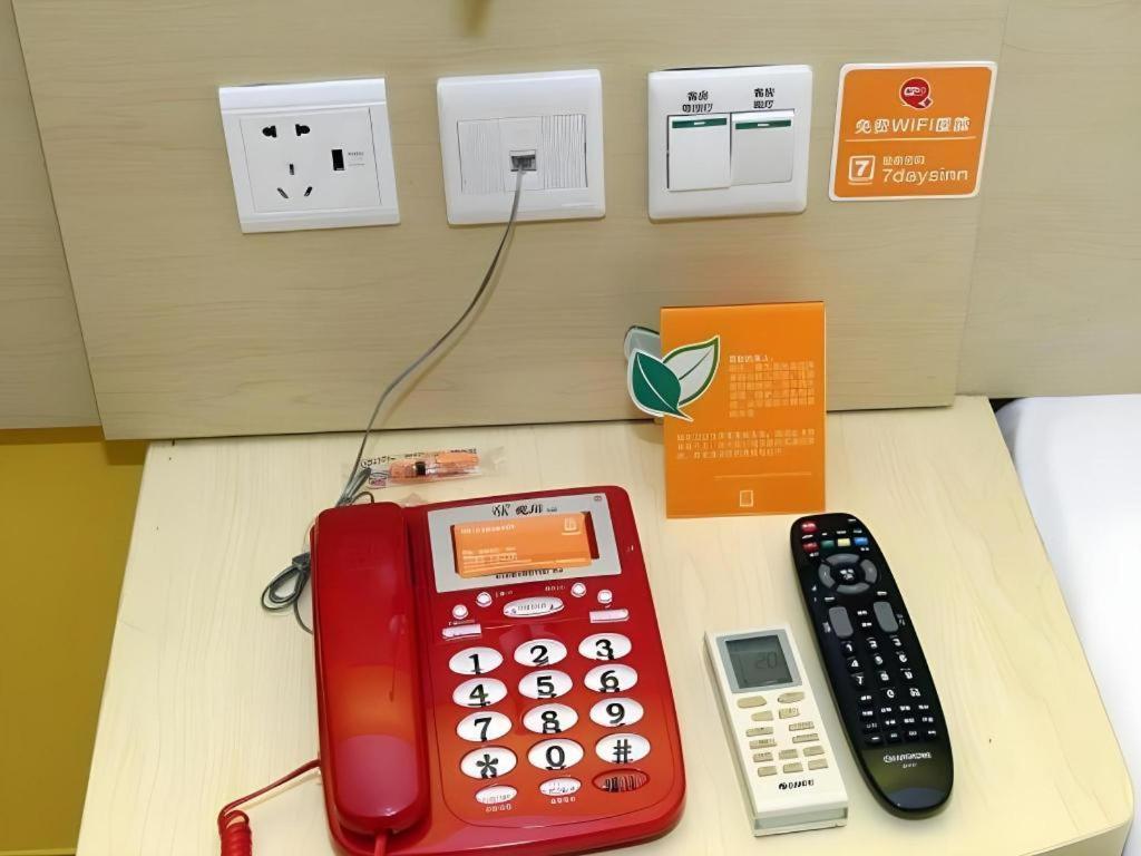7 Days Inn Chengdu Sichuan University South Railway Station Bagian luar foto