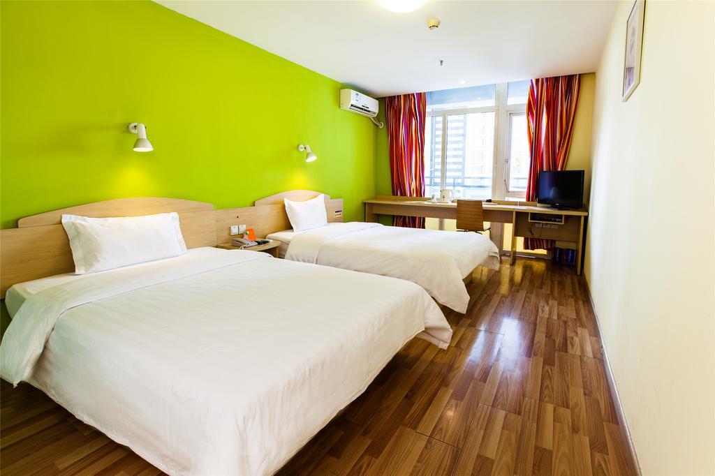 7 Days Inn Chengdu Sichuan University South Railway Station Bagian luar foto